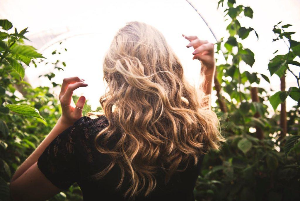 Pousse des cheveux : 10 conseils pour une croissance plus rapide
