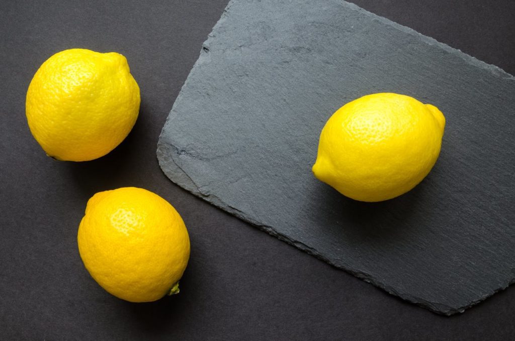 Découvrez les Incroyables Bienfaits de la Consommation de Citron pour une Détox au Naturel